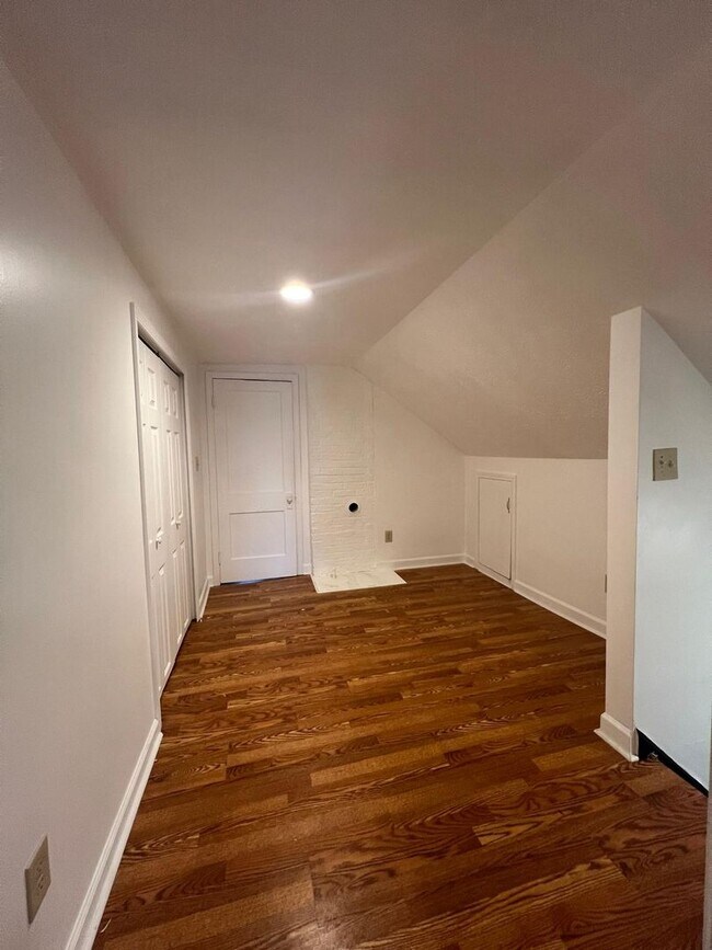 Building Photo - 14221 Glenside Rd