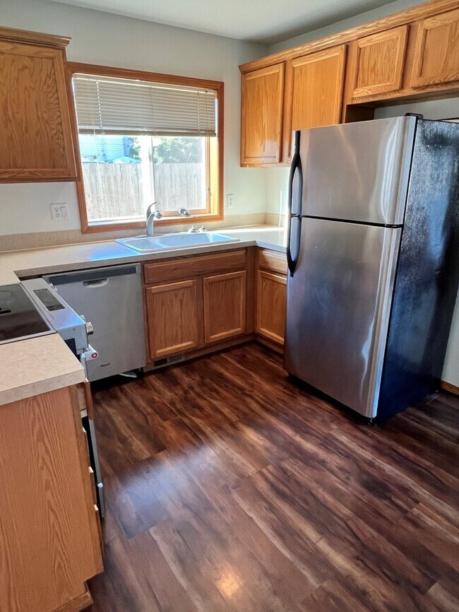 Building Photo - Beautiful Home w/ Garage, Fenced Yard, Extra Pkg & MORE!