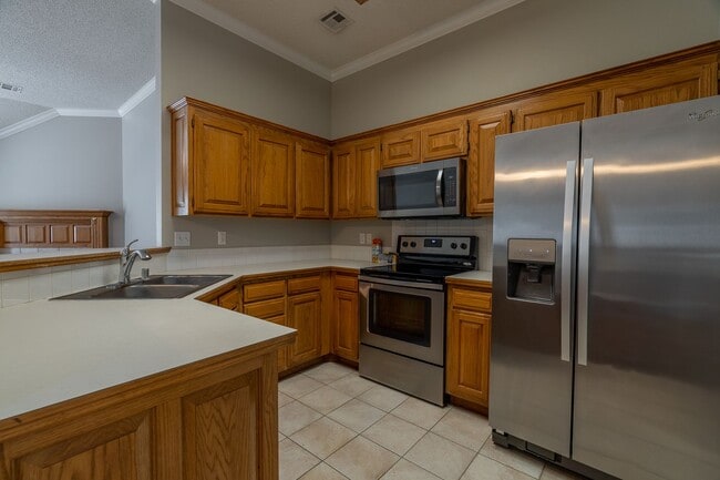 Building Photo - 3 Bedroom 2 Bath Beautiful West Fayetteville home!! Great Location, Great yard!!