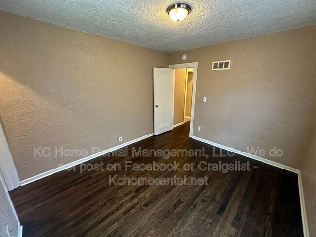 Building Photo - 6838 The Paseo