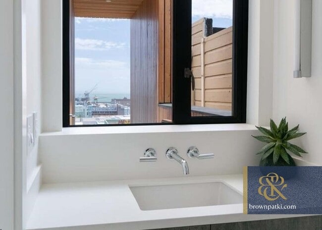 Building Photo - 335 Pennsylvania Ave