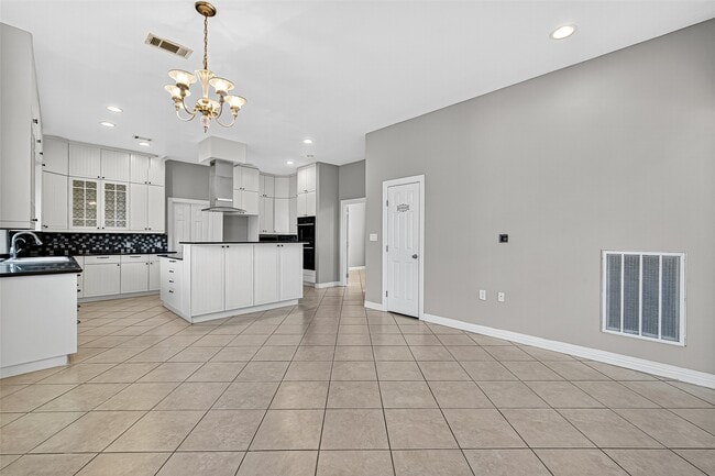 Building Photo - 13819 Lakeview Meadow Dr