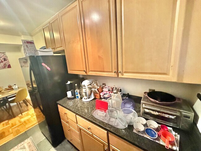 Building Photo - Great Studio in Glover Park/North Georgetown w/Murphy Bed, Walk-In Closet, Eat in Kitchen!