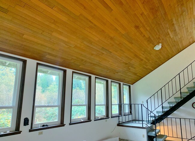 Building Photo - Country living