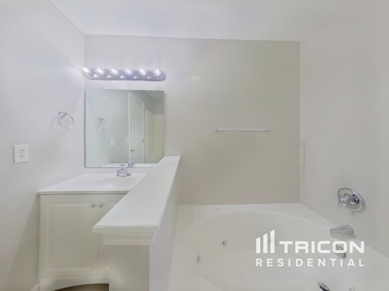 Building Photo - 415 Fox Trot Dr