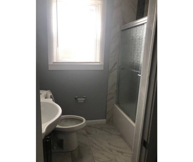 Building Photo - 3445 Juneway-2 AVAILABLE $500 2