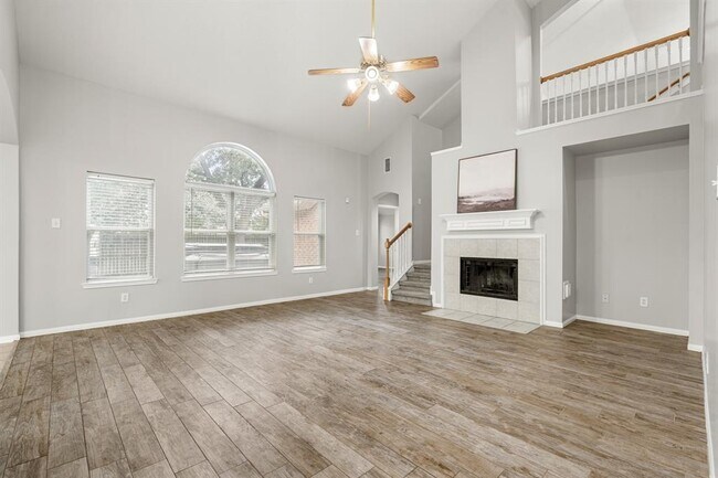 Building Photo - 6209 Fawnlake Dr