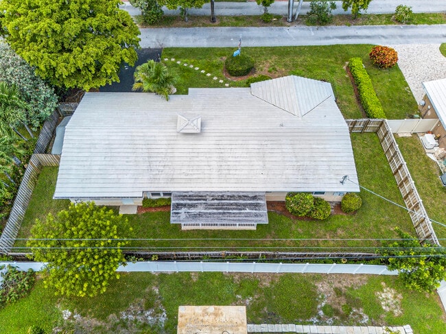 Building Photo - 2750 SE 3rd St