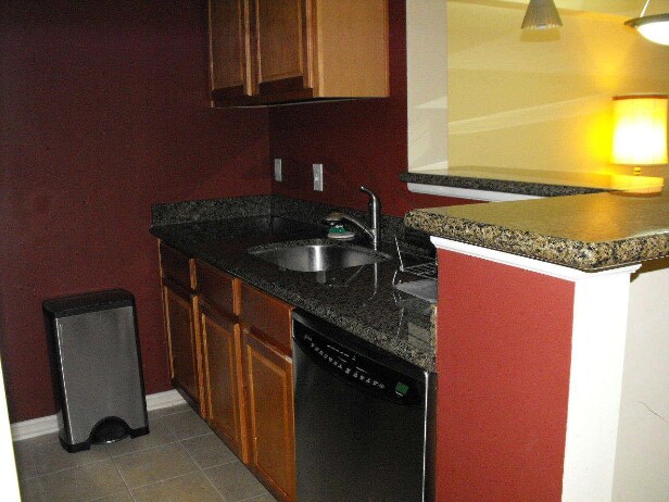 Building Photo - 3175 Summit Square Dr