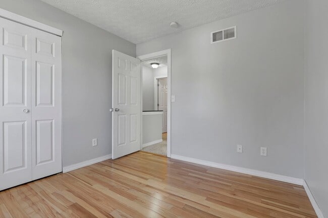 Building Photo - 5399 Thornburg Ct