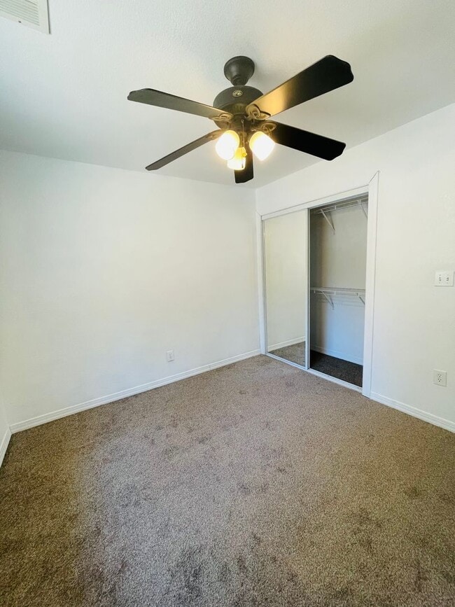 Building Photo - $1,795 Belmont & McCall, 2 Bedroom - Belmo...