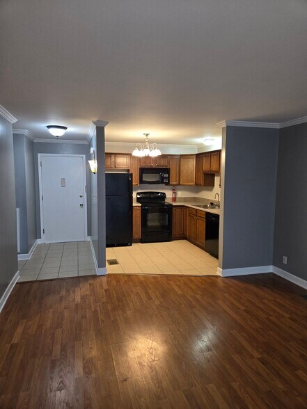 Building Photo - 613 Hillsboro Rd