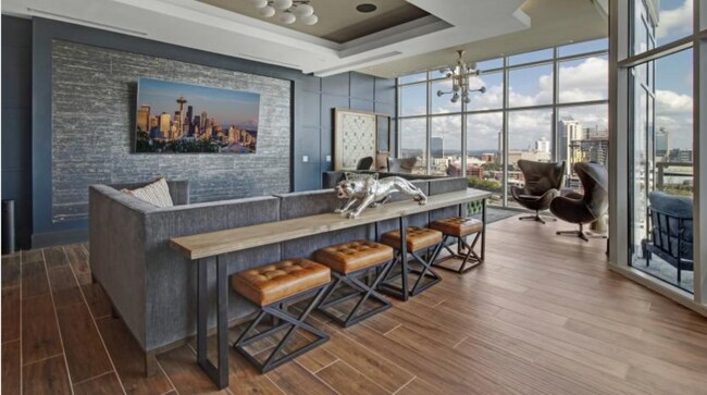 Building Photo - 719 8th Ave S