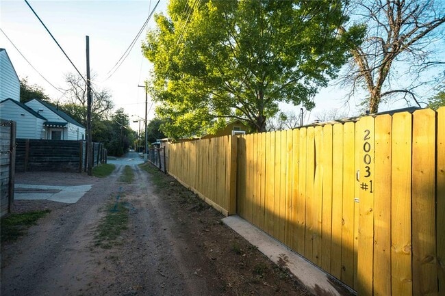 Building Photo - 2003 Haskell St