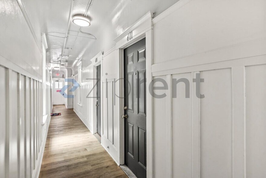 Building Photo - Unit 411