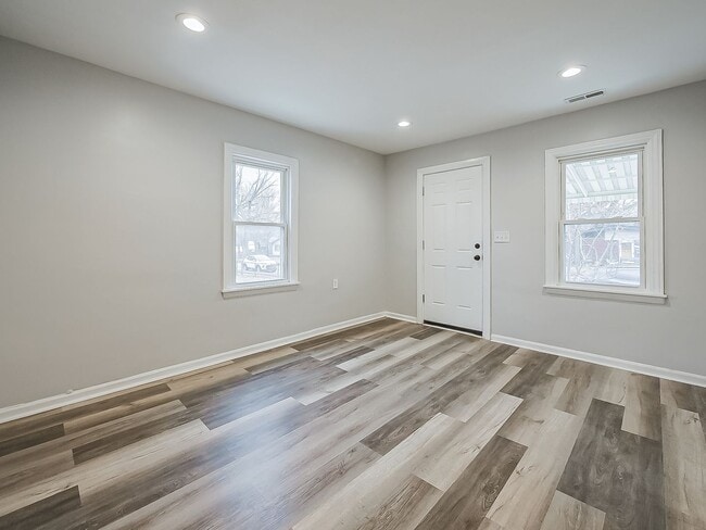 Building Photo - SECTION 8 ACCEPTED! Fresh Start in the Heart of Hazel Park – 3 Bedroom Charmer on Powell Ave