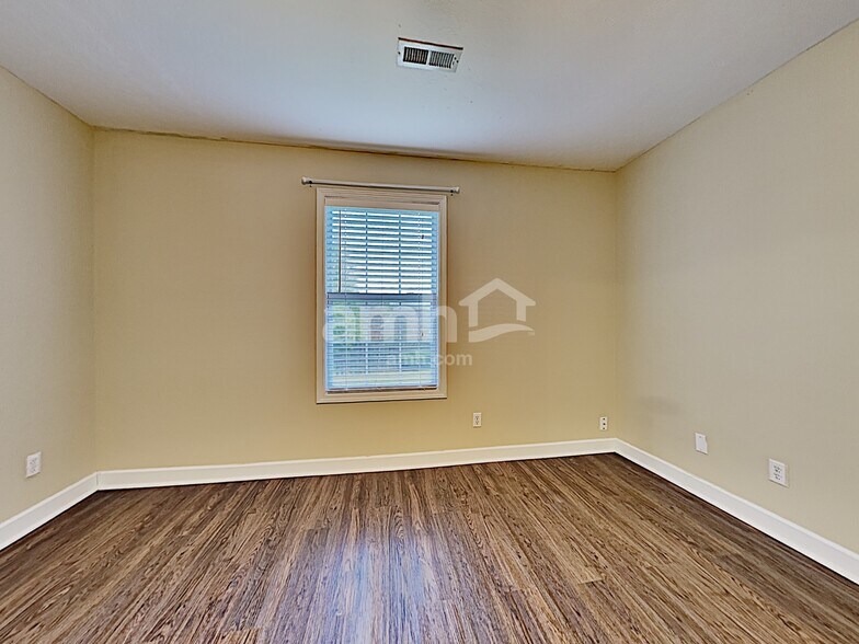Building Photo - 7044 Pelsor Ln