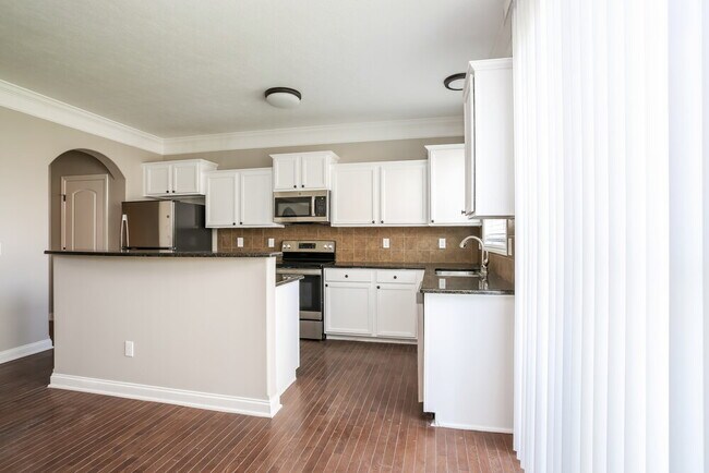Building Photo - 7172 Serenoa Dr