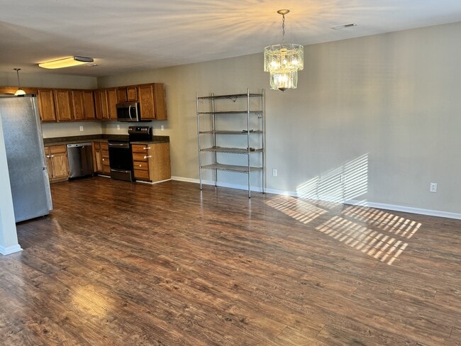 Building Photo - 355 Hamer Rd