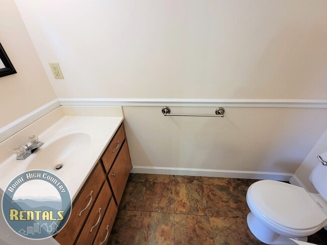 Building Photo - Gorgeous 3bd/2.5ba House With Included Downstairs Apartment