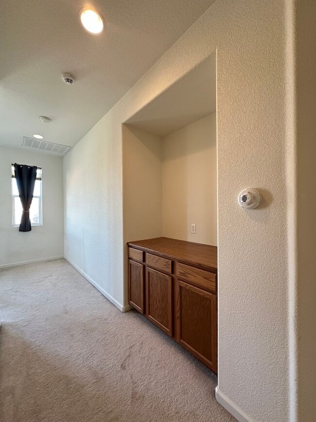 Building Photo - 3 Bedroom Rosemont Home