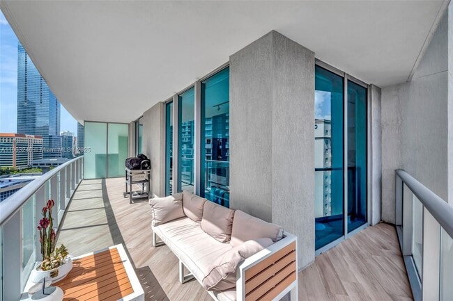 Building Photo - 1100 S Miami Ave