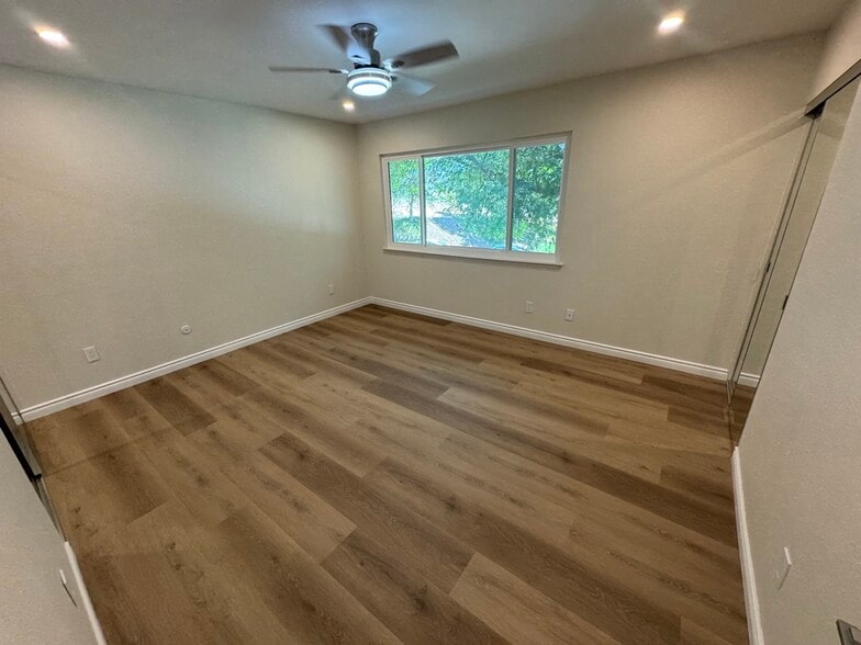 Building Photo - 28835 Conejo View Dr