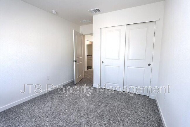 Building Photo - 2104 Shady Tree Cir