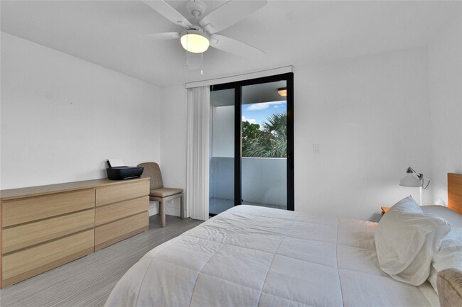 Building Photo - 4201 N Ocean Dr