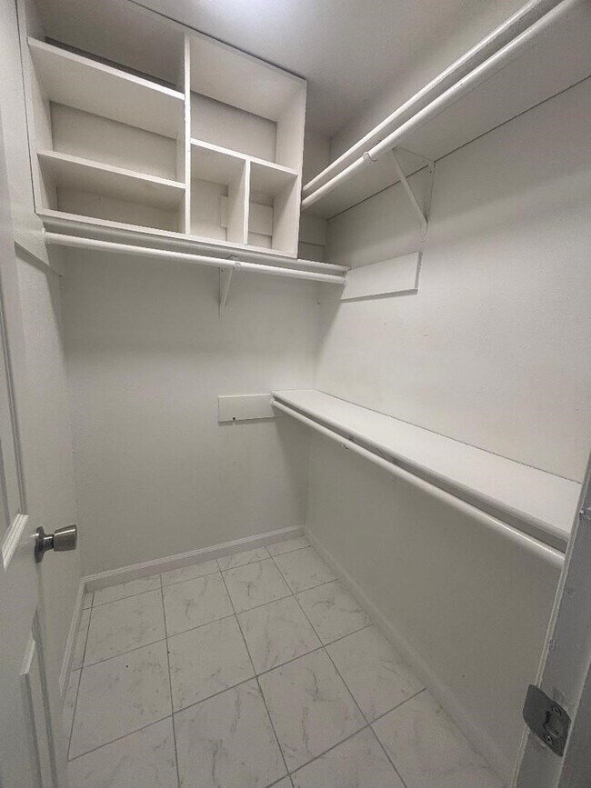 Building Photo - 7218 Arista Dr