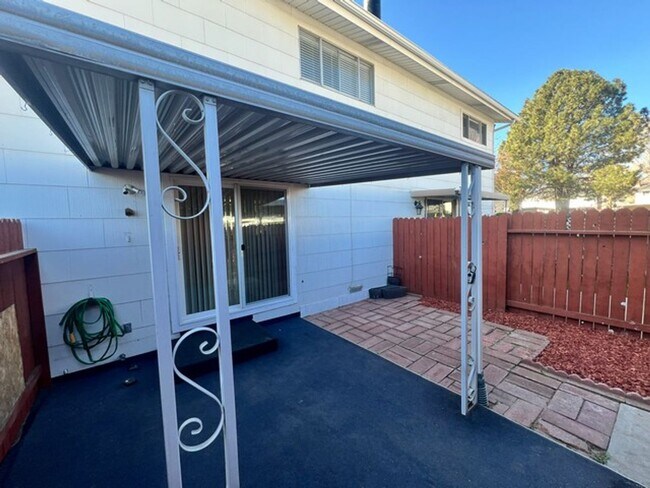 Building Photo - Fully updated Two Bedroom with Washer/Dryer