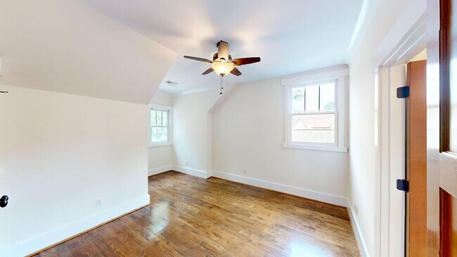 Building Photo - 2320 Chesterfield Ave