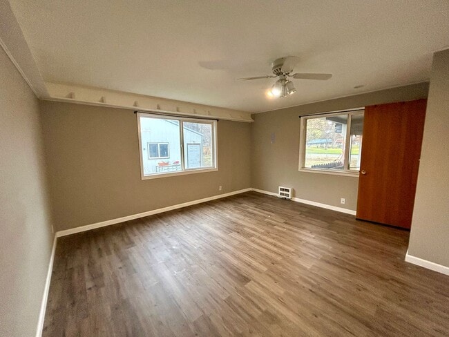 Building Photo - Spacious Single-Story Home on Corner Lot