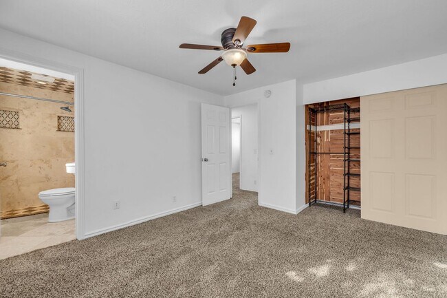 Building Photo - 5 Bedroom 3 Bathroom Home in Sandy!