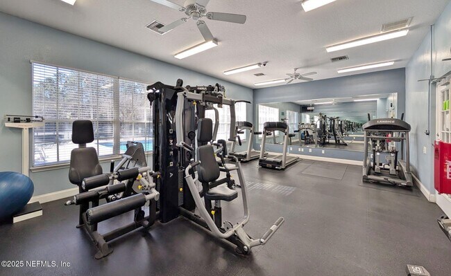 Building Photo - 10550 Baymeadows Rd