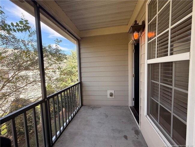 Building Photo - 185 Gallery Dr