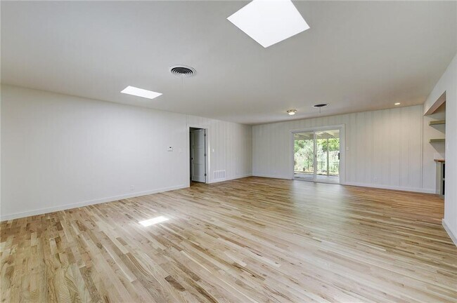 Building Photo - 4804 Menchaca Rd