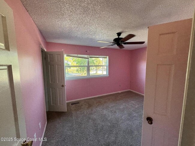 Building Photo - 4230 Mt Vernon Ave