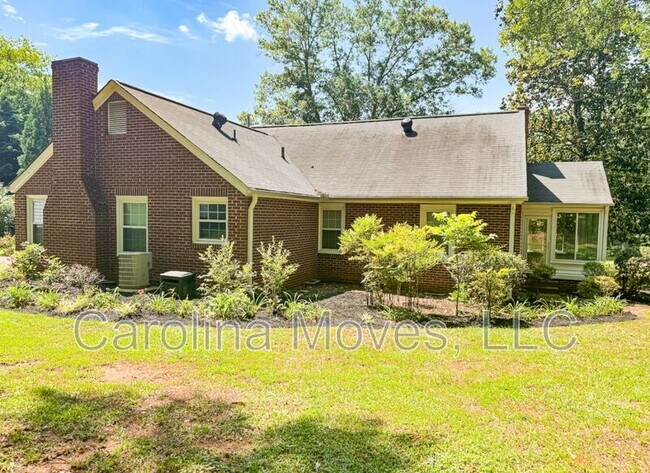 Building Photo - 46 Long Forest Dr