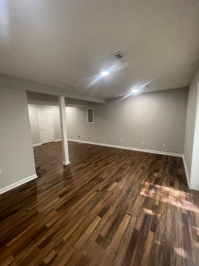 Building Photo - 1215 Overton Ln
