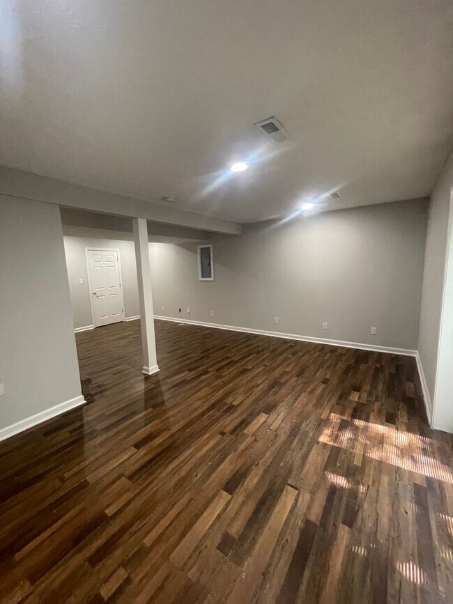Building Photo - 3 bed, 2 bath, 2 car garage home w/ finished basement/bonus room in West Knox
