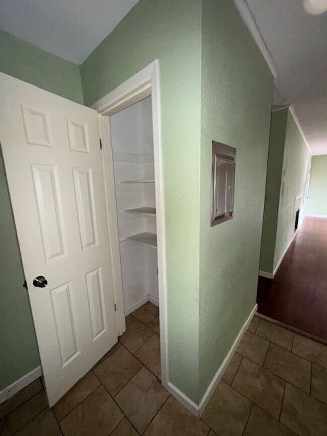 Building Photo - 1100 sqft under $1000-Calallen Area