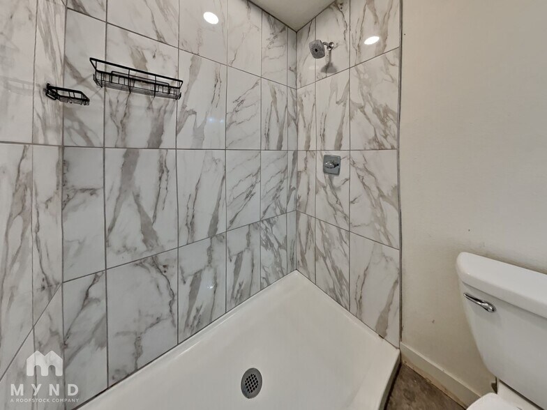 Building Photo - 4440 W Solano Dr N