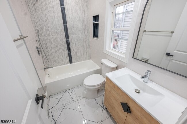 Building Photo - 24 Dean St