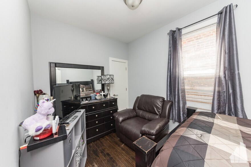 Building Photo - 1431 N Springfield Ave