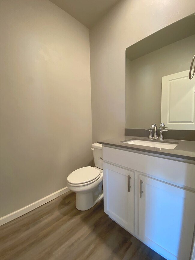 Building Photo - Townhome in Deer Creek Schools!