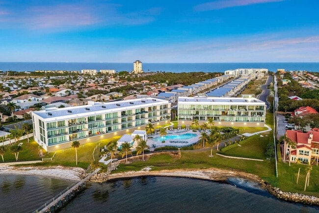 Building Photo - 225 Strand Dr