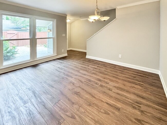 Building Photo - 5030 Meadow Ln
