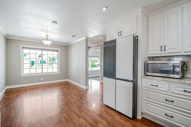 Building Photo - Charming 3BR/2BA Single Family Home for re...