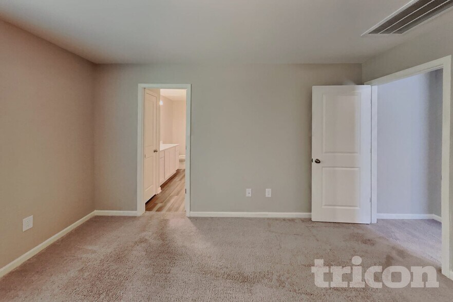 Building Photo - 105 Mdw Vis Ln